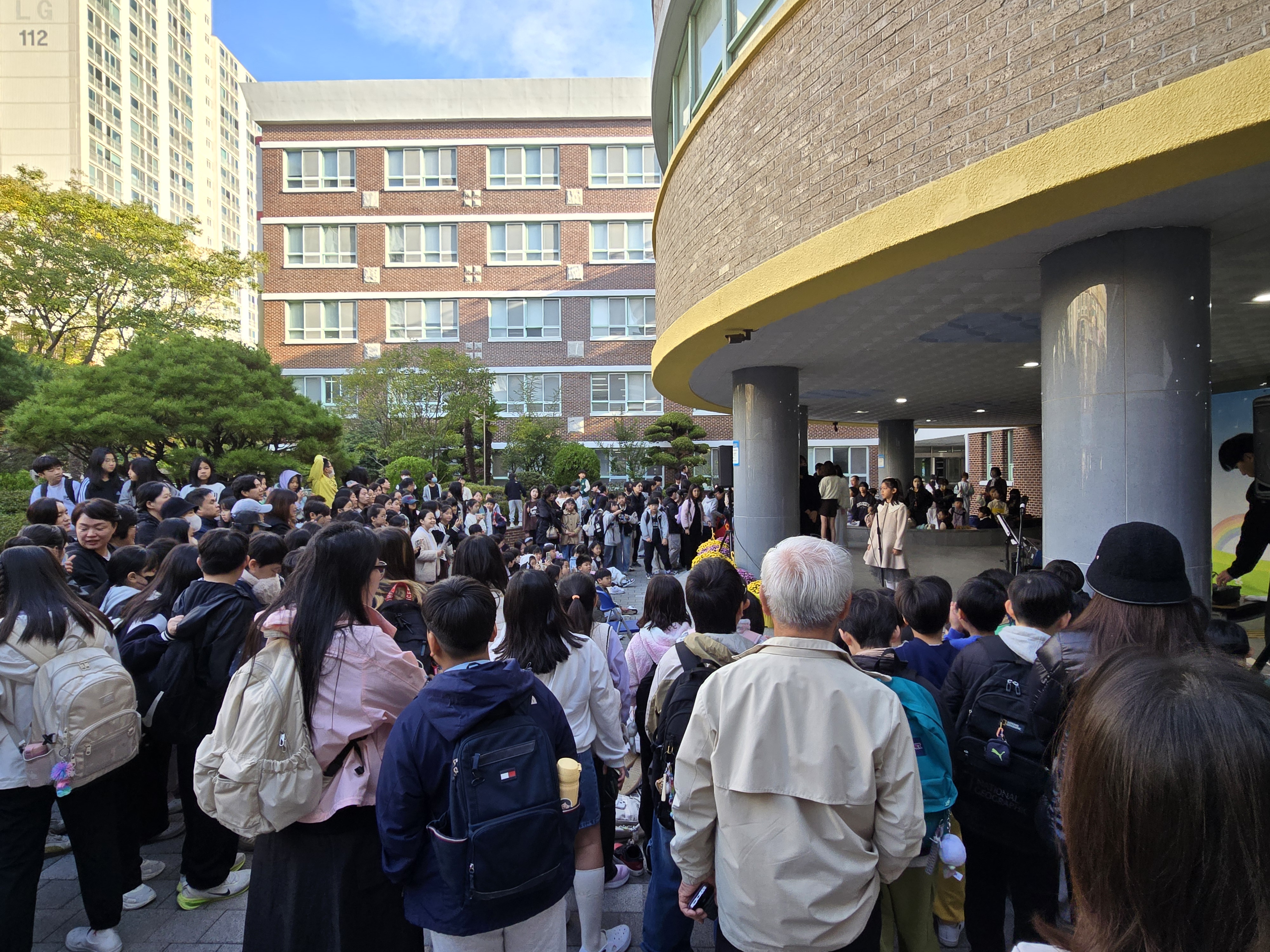 바람의 빛깔을 부르는 3학년