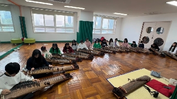 1. 가야금을 배워요.