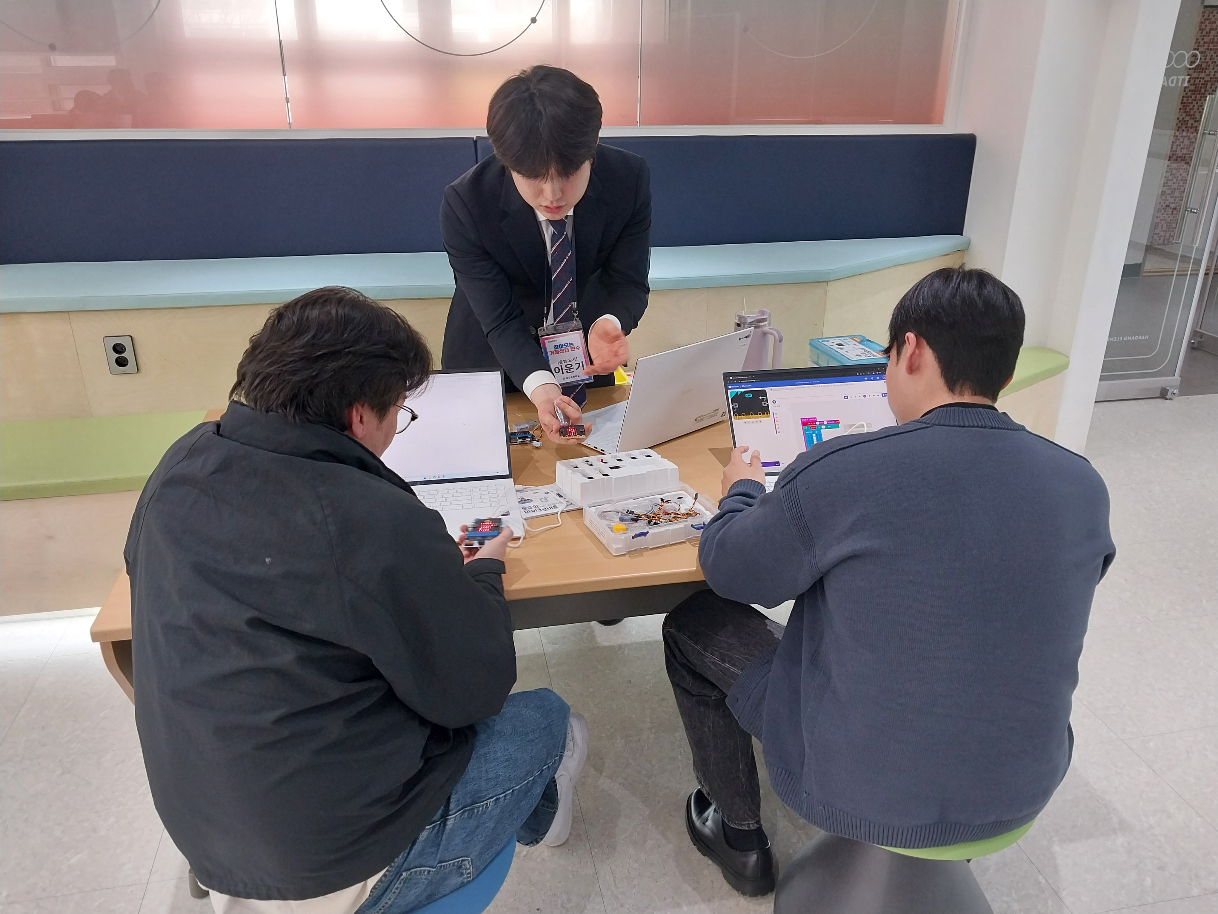 5. 작은 보드에 담긴 무한한 가능성! 마이크로비트 활용 스테이션