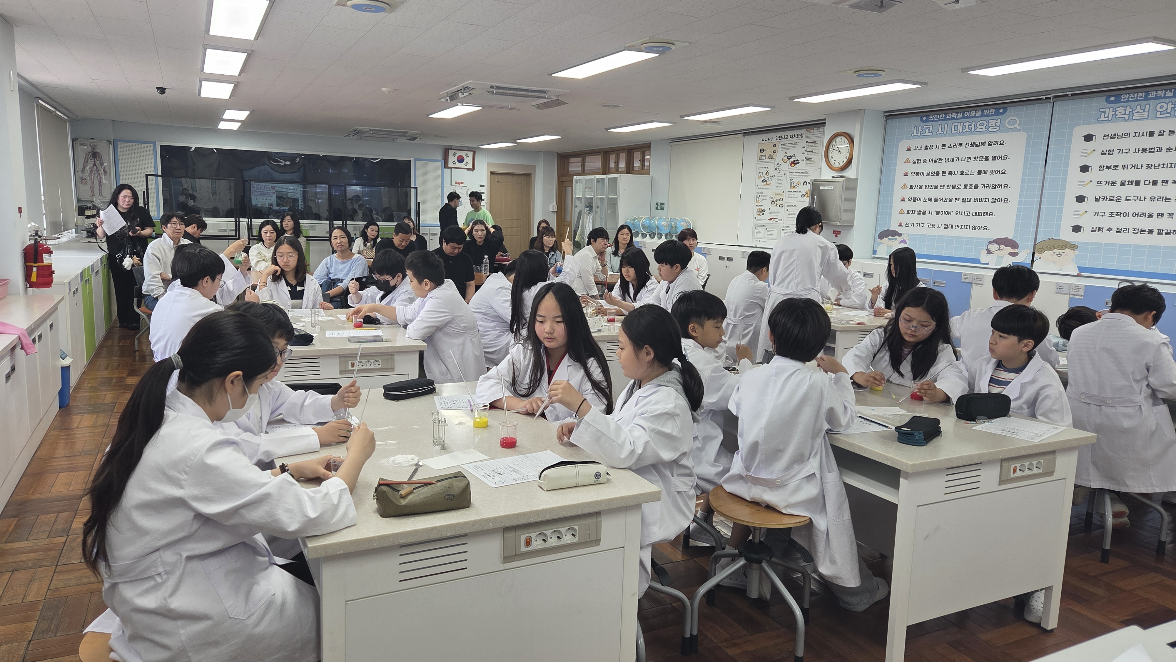 학부모 공개수업 장면