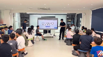 1. 인공지능 친구와 함께 바다를 아프게 하는 문제를 찾고, 어떻게 해결할지 똘똘 뭉쳐 아이디어를 모아요!