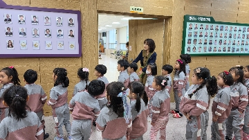 이웃사랑성금기부를 하기 위해 행정복지센터를 방문하였습니다.