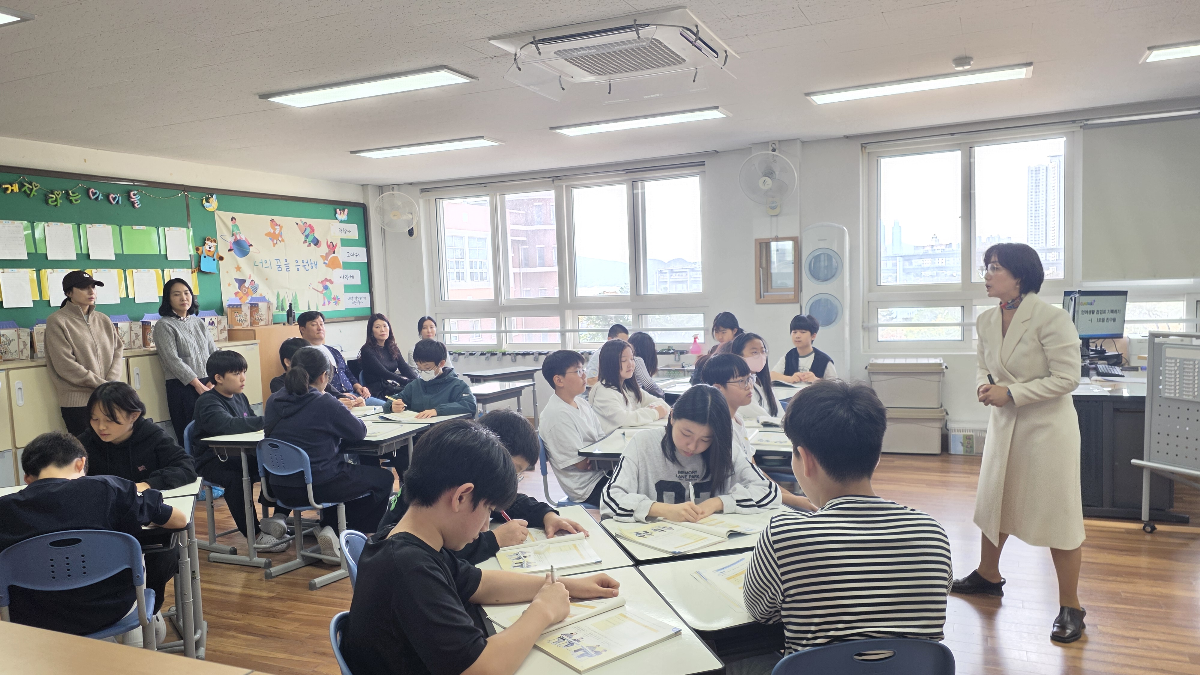 5. 해강의 최고학년다운 멋진 수업 참여! 부모님의 응원 속에 진지하게 몰입해요.